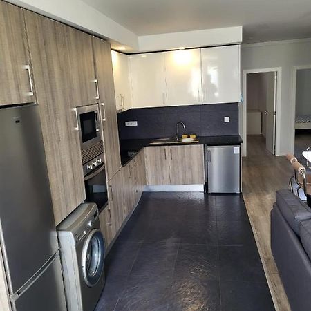 Zena Park Apartment โอดิเวลัส ภายนอก รูปภาพ