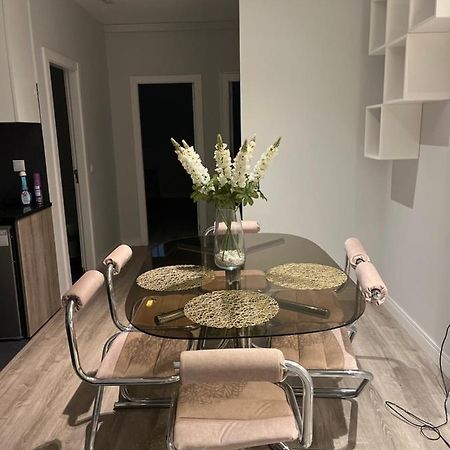 Zena Park Apartment โอดิเวลัส ภายนอก รูปภาพ