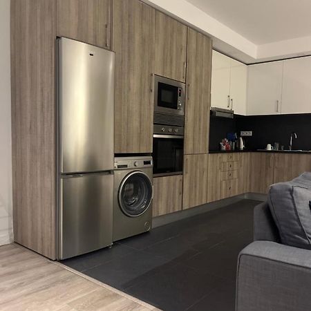 Zena Park Apartment โอดิเวลัส ภายนอก รูปภาพ