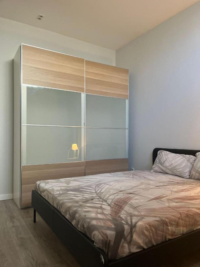 Zena Park Apartment โอดิเวลัส ภายนอก รูปภาพ