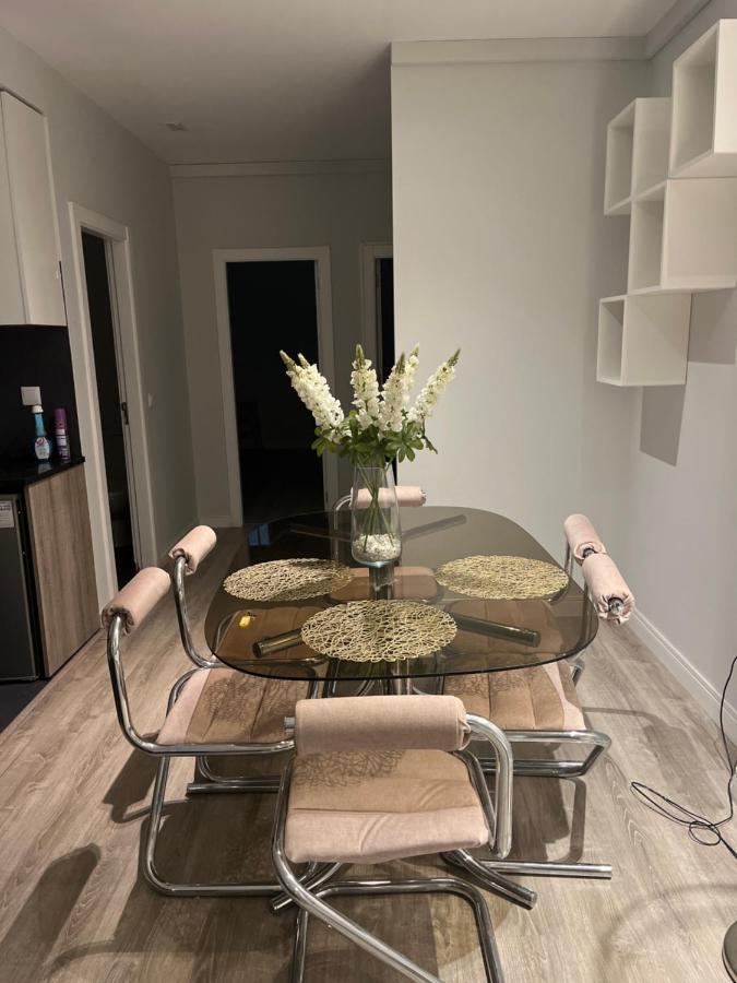 Zena Park Apartment โอดิเวลัส ภายนอก รูปภาพ