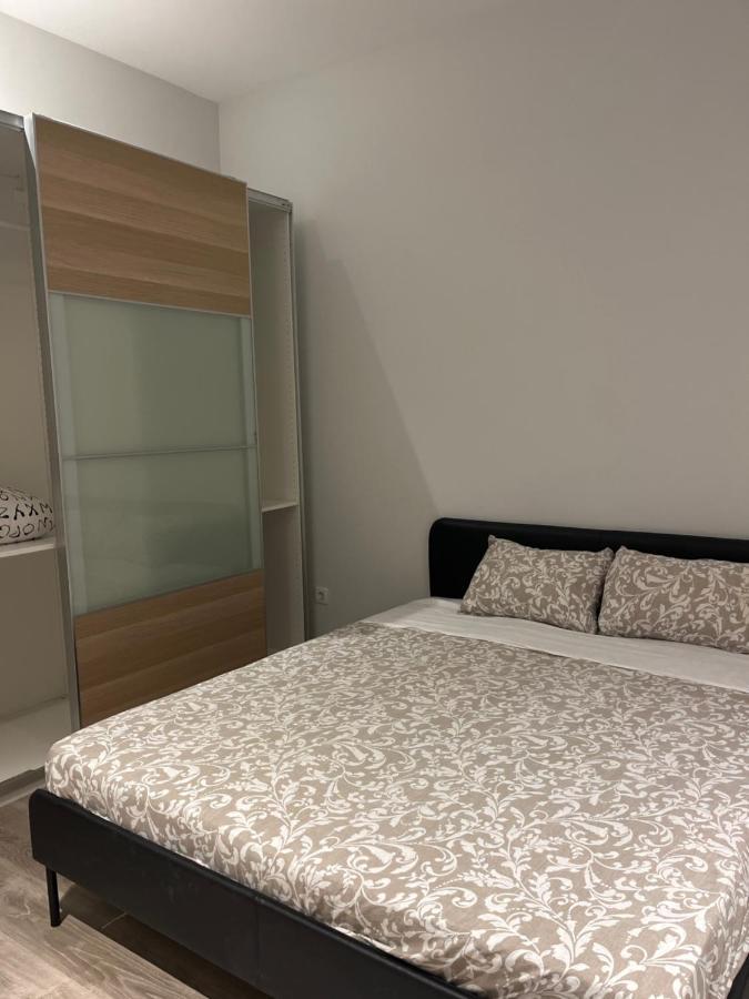 Zena Park Apartment โอดิเวลัส ภายนอก รูปภาพ