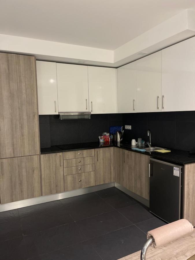 Zena Park Apartment โอดิเวลัส ภายนอก รูปภาพ